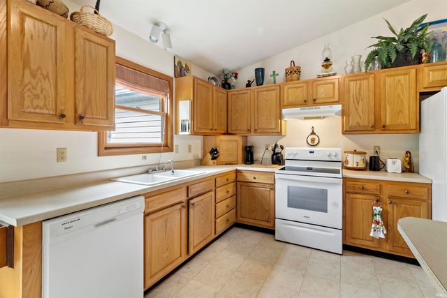 616 W Berry Avenue, Upland, IN 46989