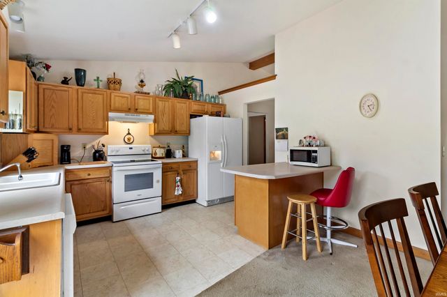 616 W Berry Avenue, Upland, IN 46989