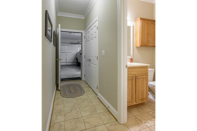 815 West Pointe Drive, Asheville, NC 28806