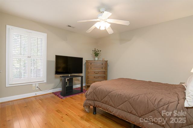 815 West Pointe Drive, Asheville, NC 28806