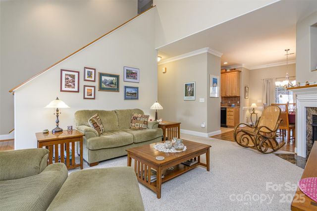 815 West Pointe Drive, Asheville, NC 28806