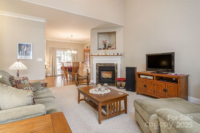 815 West Pointe Drive, Asheville, NC 28806