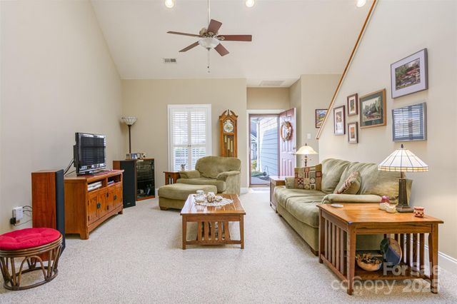 815 West Pointe Drive, Asheville, NC 28806