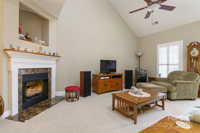 815 West Pointe Drive, Asheville, NC 28806