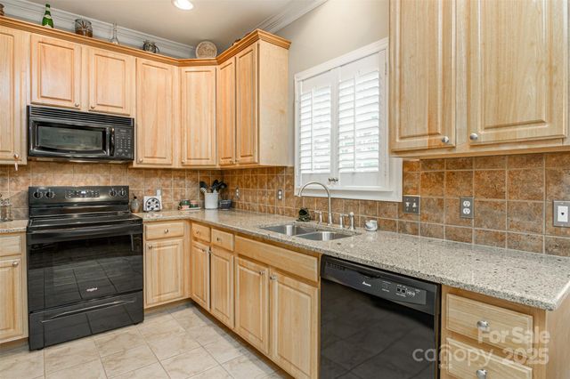 815 West Pointe Drive, Asheville, NC 28806