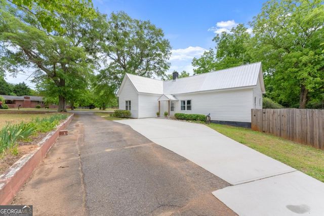 1519 New Hope Church Road, Loganville, GA 30052