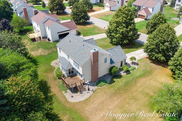 1518 Crystal Valley Court SE, Caledonia, MI 49316