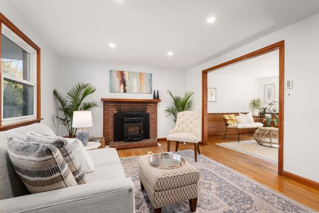 392 Poplar St, Boston, MA 02131