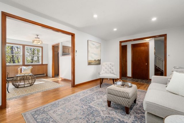 392 Poplar St, Boston, MA 02131