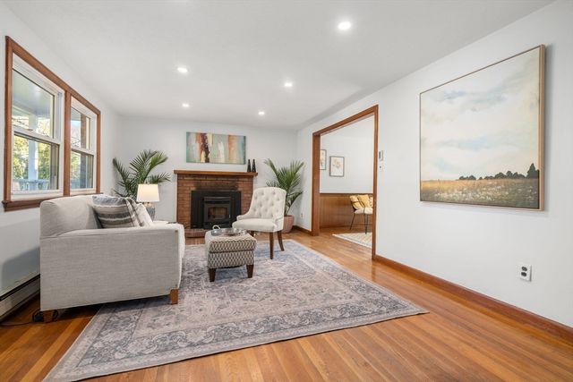 392 Poplar St, Boston, MA 02131