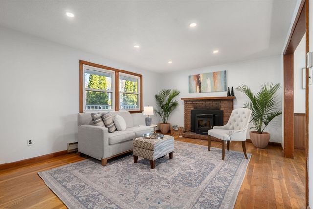 392 Poplar St, Boston, MA 02131