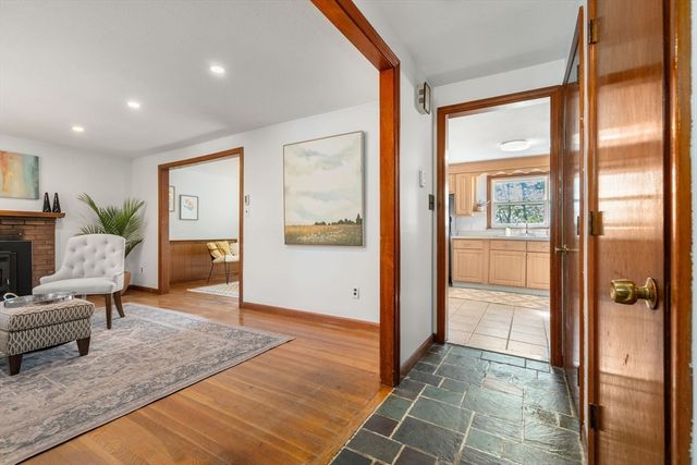 392 Poplar St, Boston, MA 02131