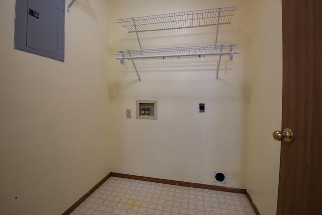 2279 W Roxbury Street, Springfield, MO 65807