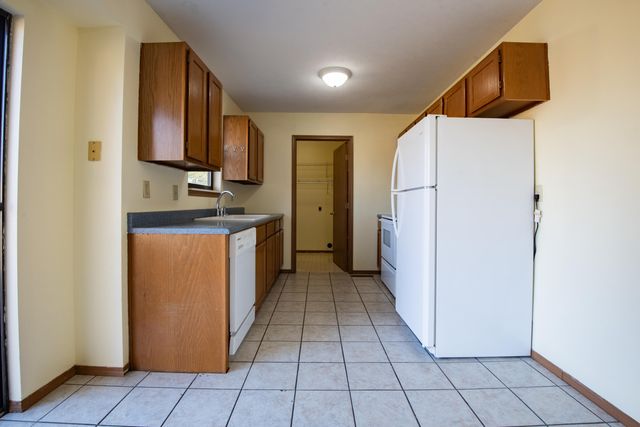 2279 W Roxbury Street, Springfield, MO 65807