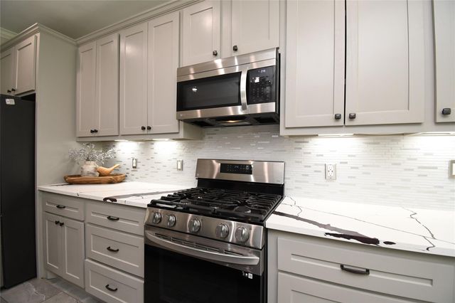 2406 Hummingbird Street, New Caney, TX 77357