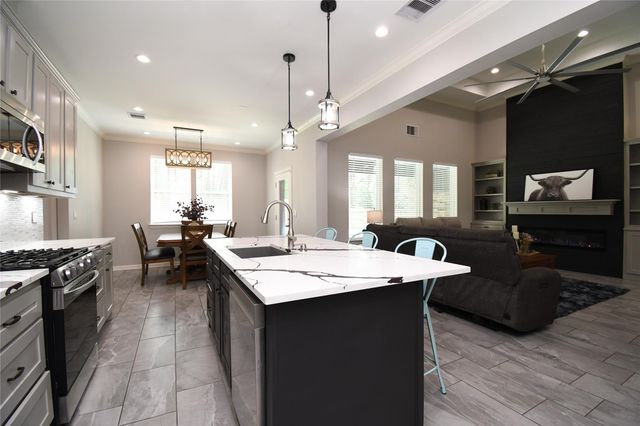 2406 Hummingbird Street, New Caney, TX 77357