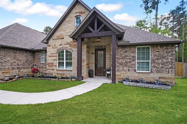 2406 Hummingbird Street, New Caney, TX 77357