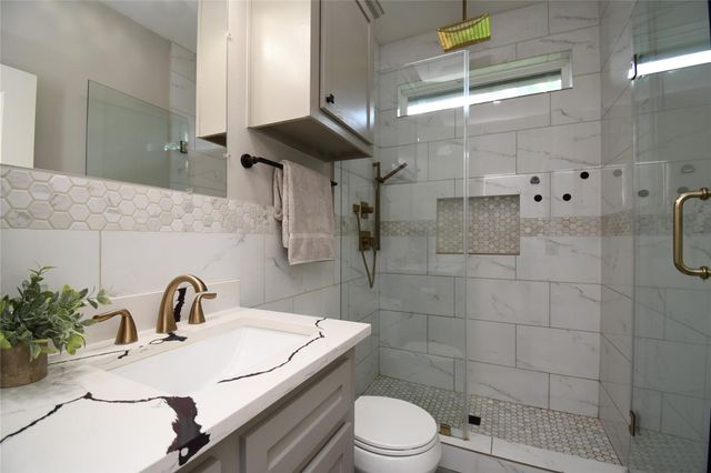 2406 Hummingbird Street, New Caney, TX 77357