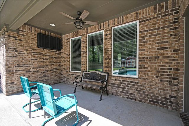 2406 Hummingbird Street, New Caney, TX 77357