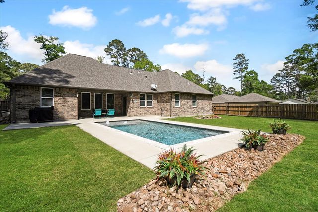 2406 Hummingbird Street, New Caney, TX 77357