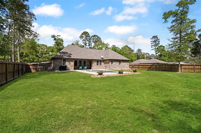 2406 Hummingbird Street, New Caney, TX 77357
