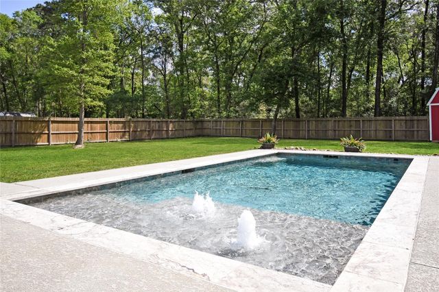 2406 Hummingbird Street, New Caney, TX 77357