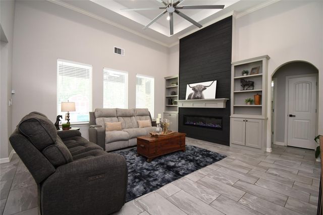 2406 Hummingbird Street, New Caney, TX 77357