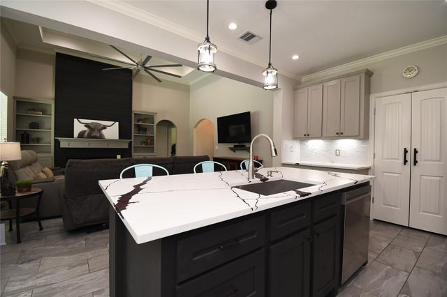 2406 Hummingbird Street, New Caney, TX 77357