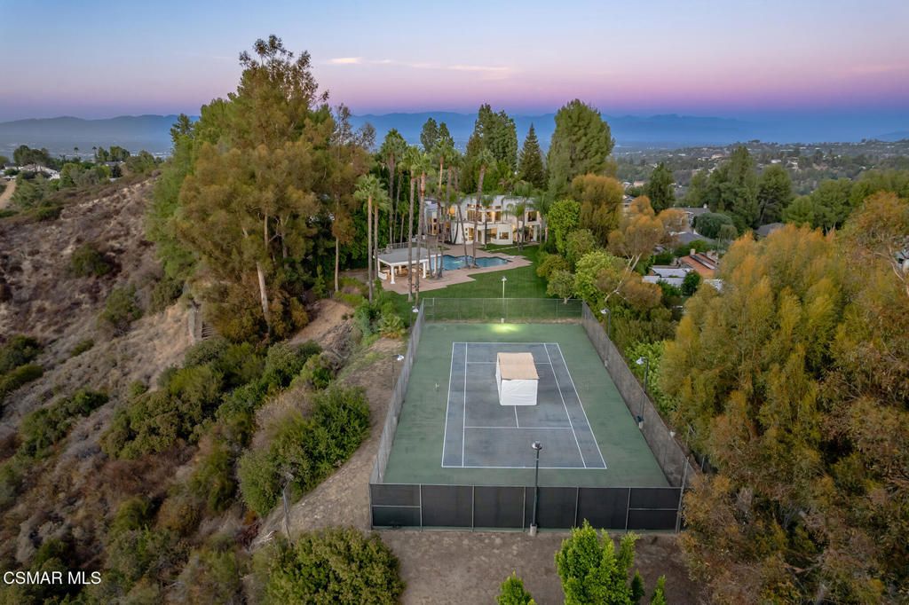 19808 Sleepyhollow Lane, Tarzana, CA 91356 — exterior