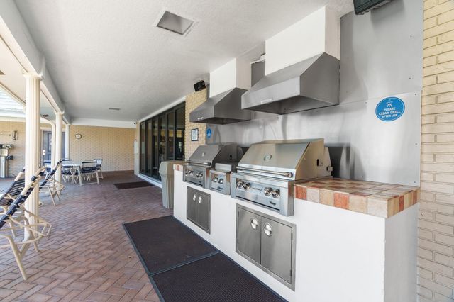 130 CYPRESS CLUB Drive 306, Pompano Beach, FL 33060