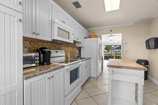 130 CYPRESS CLUB Drive 306, Pompano Beach, FL 33060