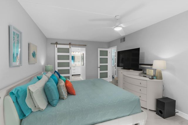 130 CYPRESS CLUB Drive 306, Pompano Beach, FL 33060