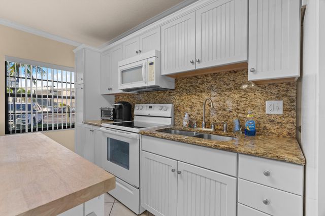 130 CYPRESS CLUB Drive 306, Pompano Beach, FL 33060