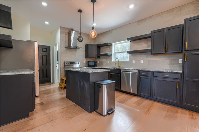 1904 N 17th, Waco, TX 76707