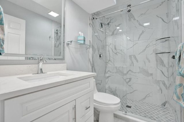 4 Lexington Lane E G, Palm Beach Gardens, FL 33418