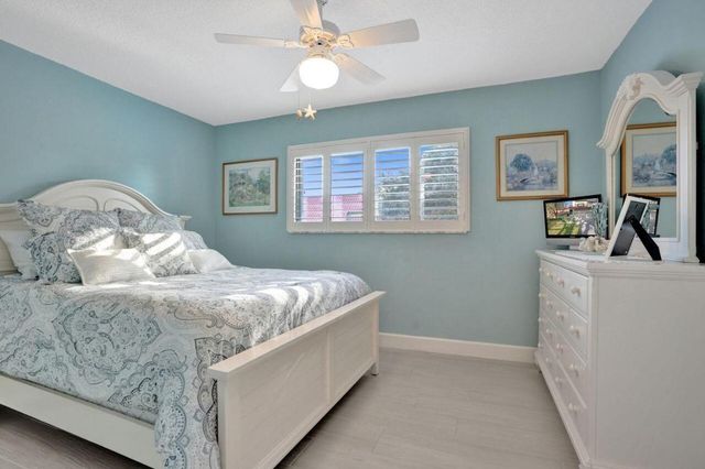 4 Lexington Lane E G, Palm Beach Gardens, FL 33418