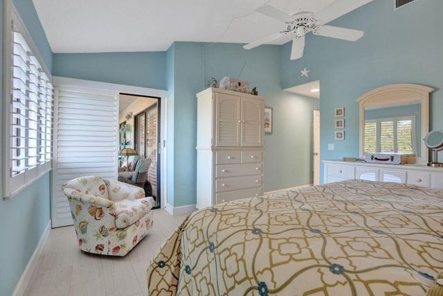 4 Lexington Lane E G, Palm Beach Gardens, FL 33418