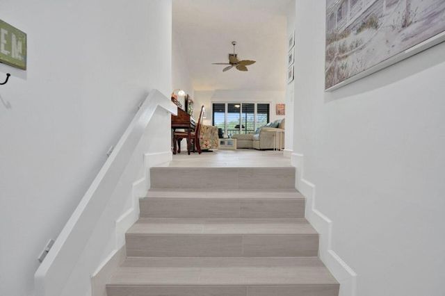 4 Lexington Lane E G, Palm Beach Gardens, FL 33418