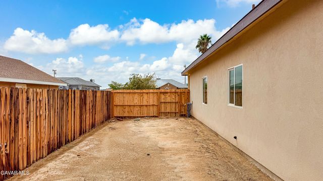 8249 Great Cir Drive, California City, CA 93505