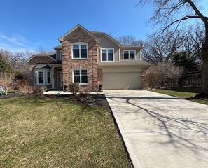 33993 N Treeline Court, Grayslake, IL 60030