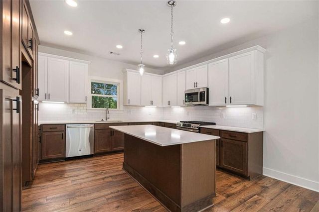 301 Retreat Way, Carrollton, GA 30116