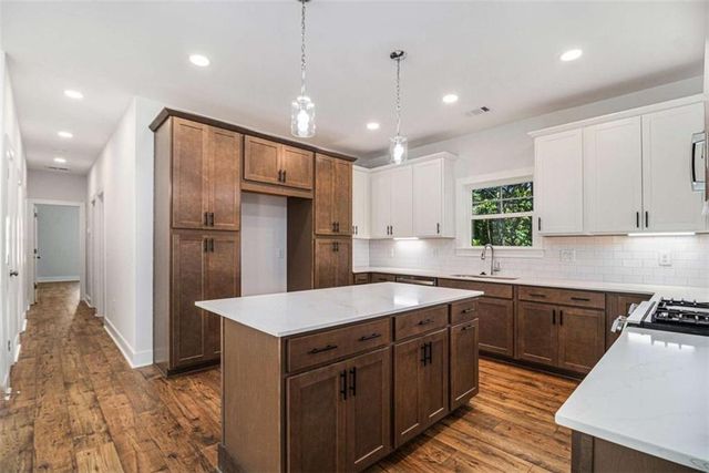 301 Retreat Way, Carrollton, GA 30116