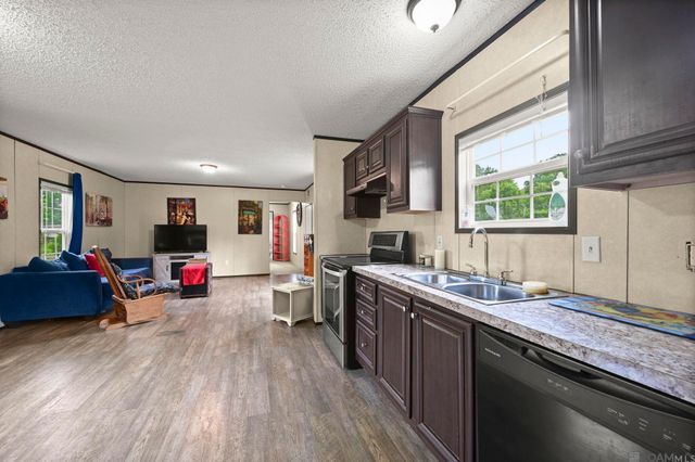 8526 Pertuis Rd, St Amant, LA 70774