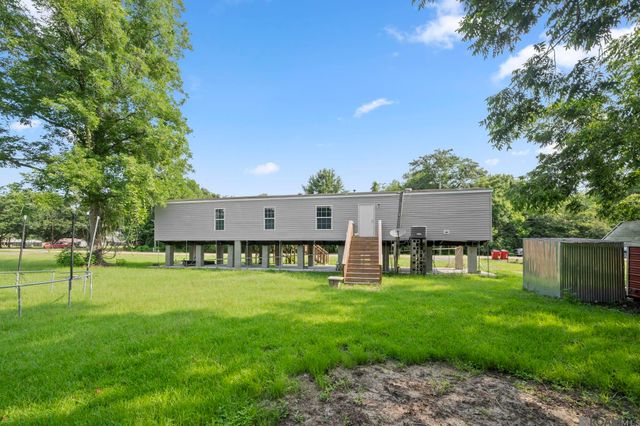 8526 Pertuis Rd, St Amant, LA 70774