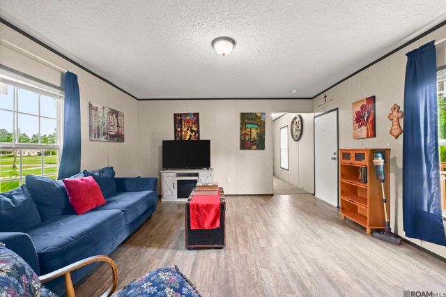 8526 Pertuis Rd, St Amant, LA 70774