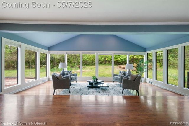 27869 Old Colony Street, Farmington, MI 48334
