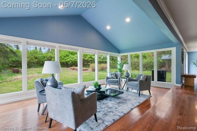 27869 Old Colony Street, Farmington, MI 48334