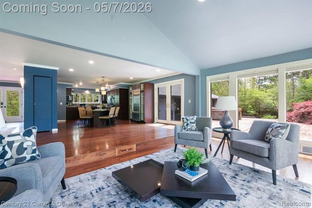27869 Old Colony Street, Farmington, MI 48334