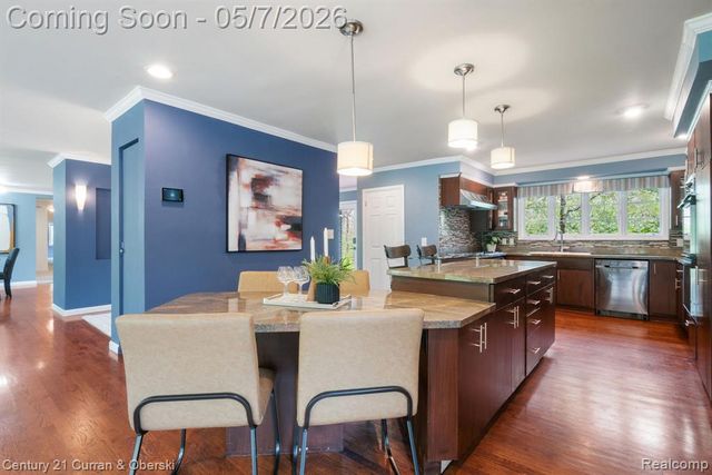 27869 Old Colony Street, Farmington, MI 48334