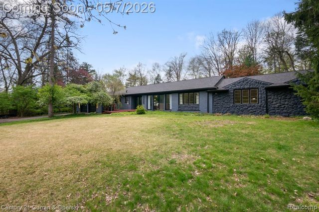 27869 Old Colony Street, Farmington, MI 48334